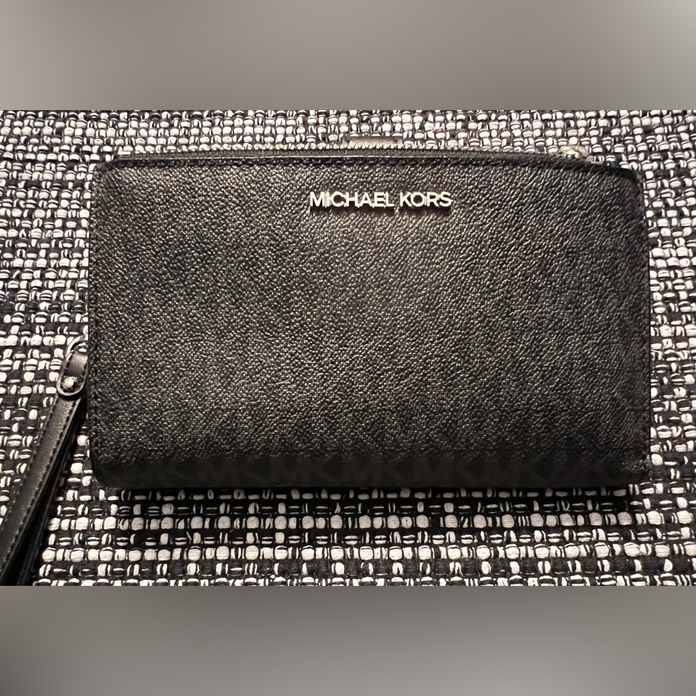 Michael Kors Logo Jet Set Double-Zip Wristlet